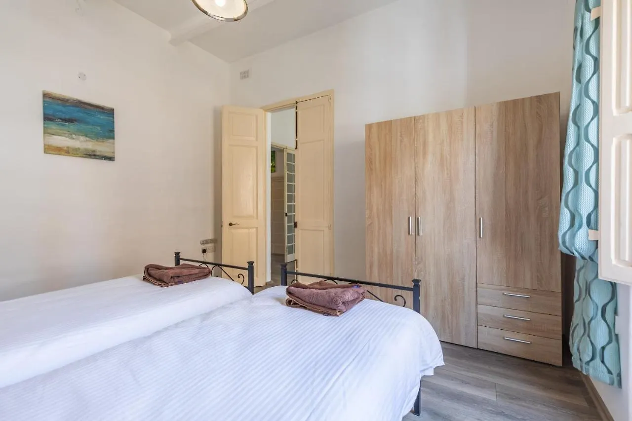 Charming Duplex Apartment In The Centre Of Sliema 0*,